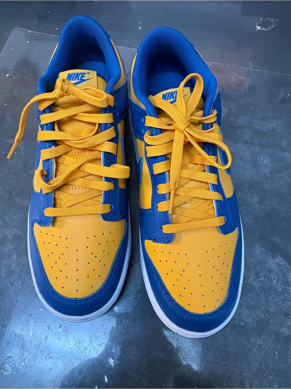 Nike Low-Top Sneakers in Royal Blue and Yellow